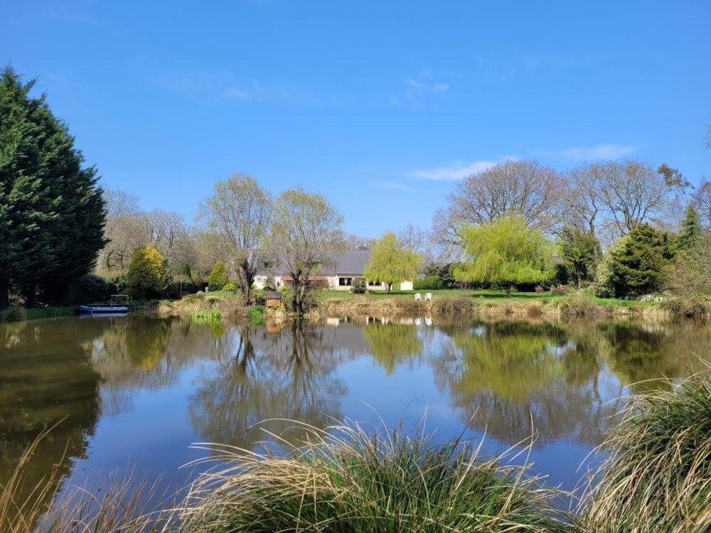 Le Domaine Des Sources Panzió Landévant Kültér fotó
