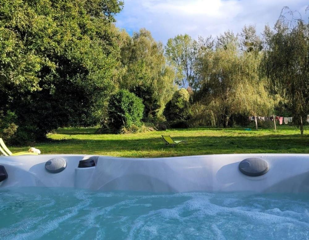 Le Domaine Des Sources Panzió Landévant Kültér fotó